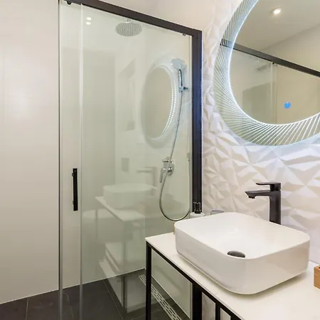2 Bedroom Gorgeous In וולוסקו
