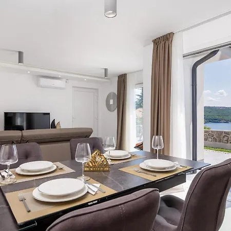 2 Bedroom Gorgeous In Volosko