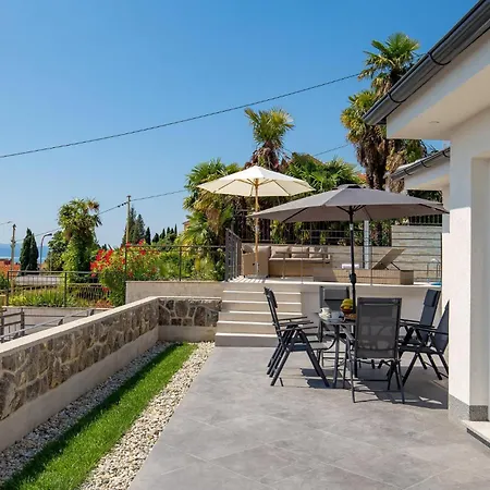 2 Bedroom Gorgeous In וולוסקו
